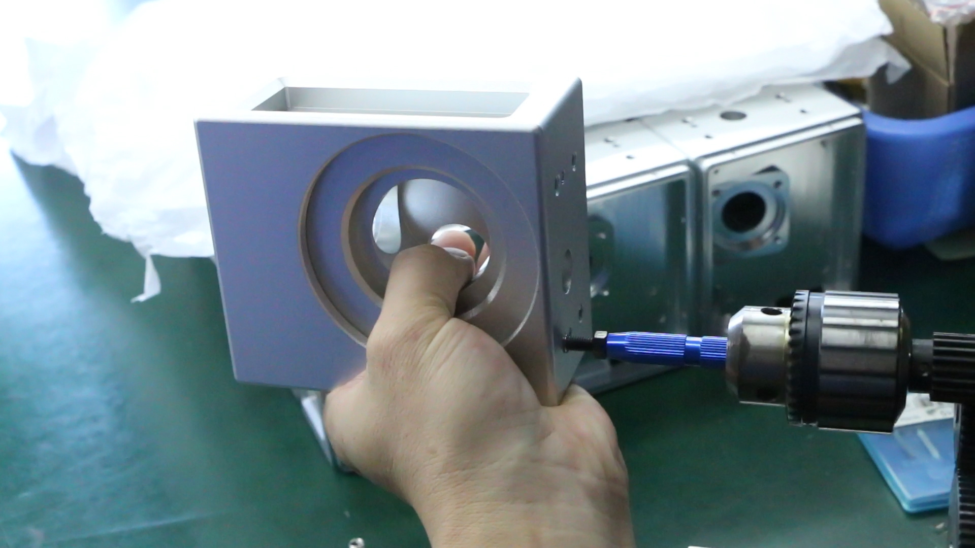 通迅外壳铝合金件零cnc加工后为什么要镶牙套-深圳维多利亚老品牌vic119