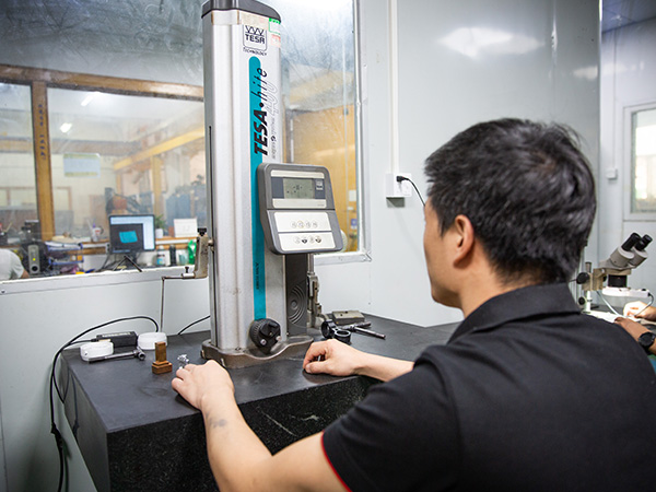 检测环节-维多利亚老品牌vic119铝合金手板加工厂家